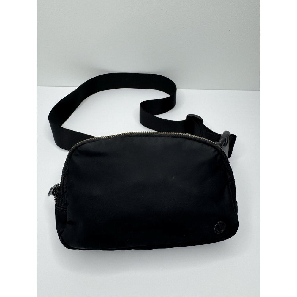 Lululemon Everywhere Belt Bag Original Strap Black